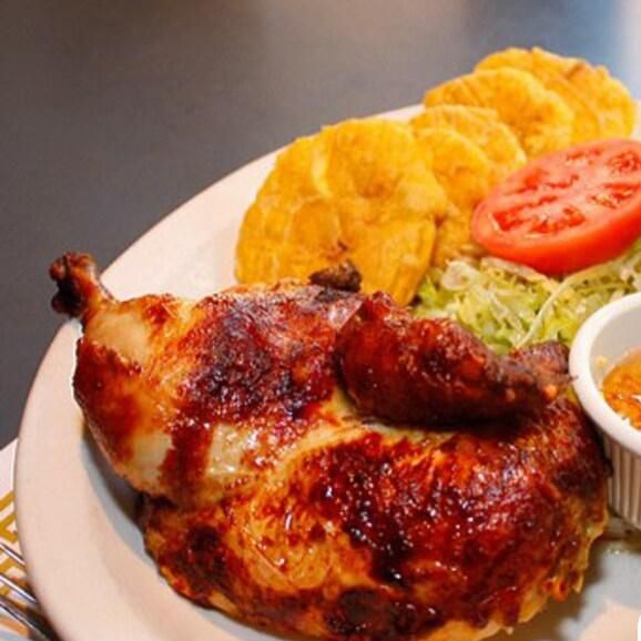  Pollo Asado con Tostones 